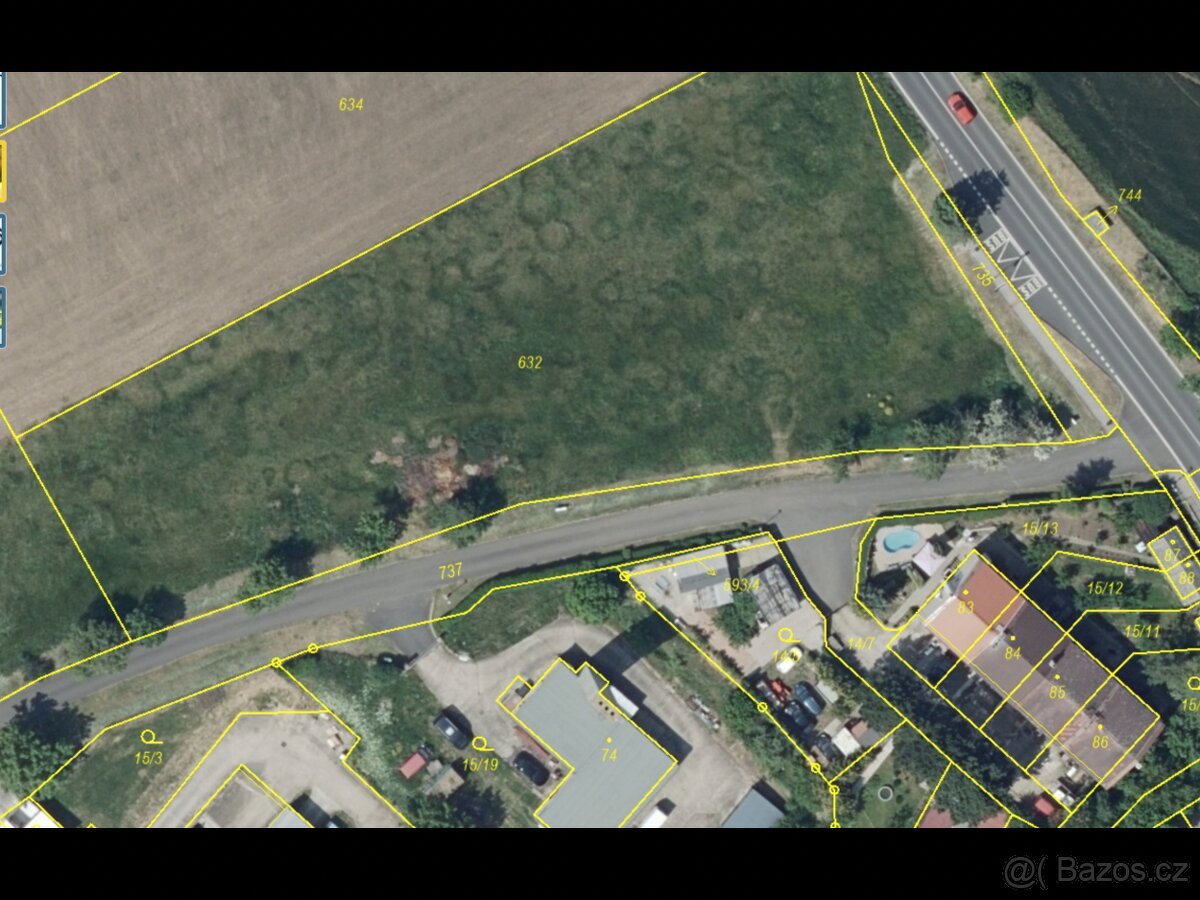 STAVEBNÍ POZEMEK  na výstavbu RD včetně sítí