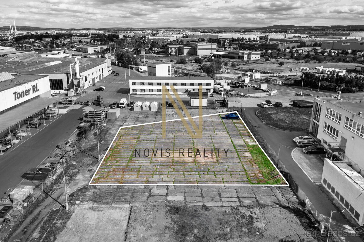 Pronájem zpevněné parkovací - skladovací plochy 1 500 m² – P