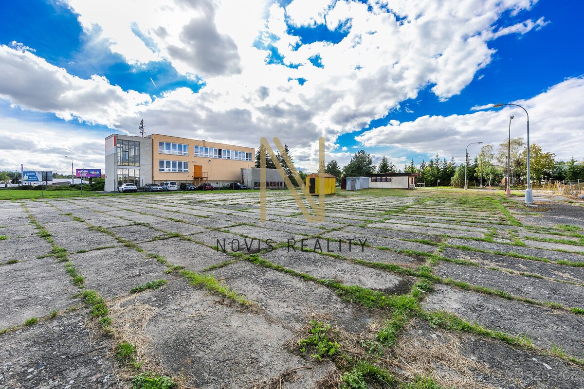 Pronájem zpevněné parkovací - skladovací plochy 1 500 m² – P