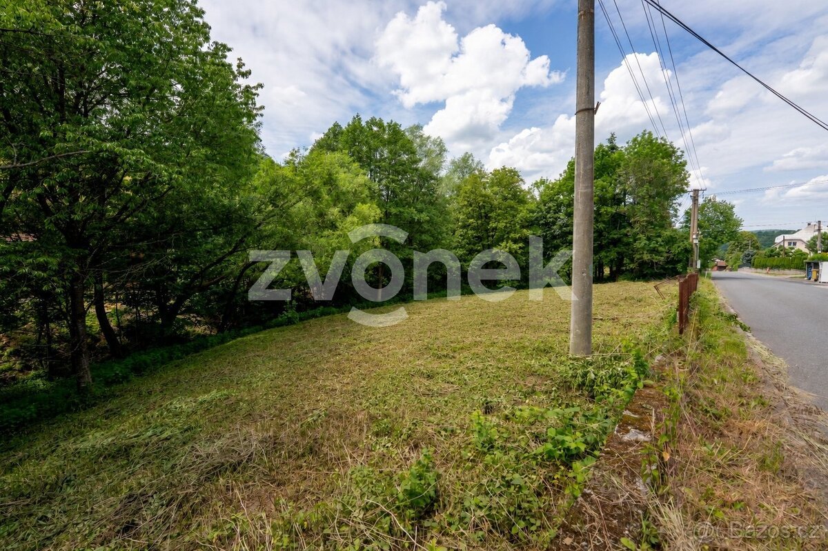 Prodej stavebního pozemku 892 m², Ublo, ev.č. ZL04888