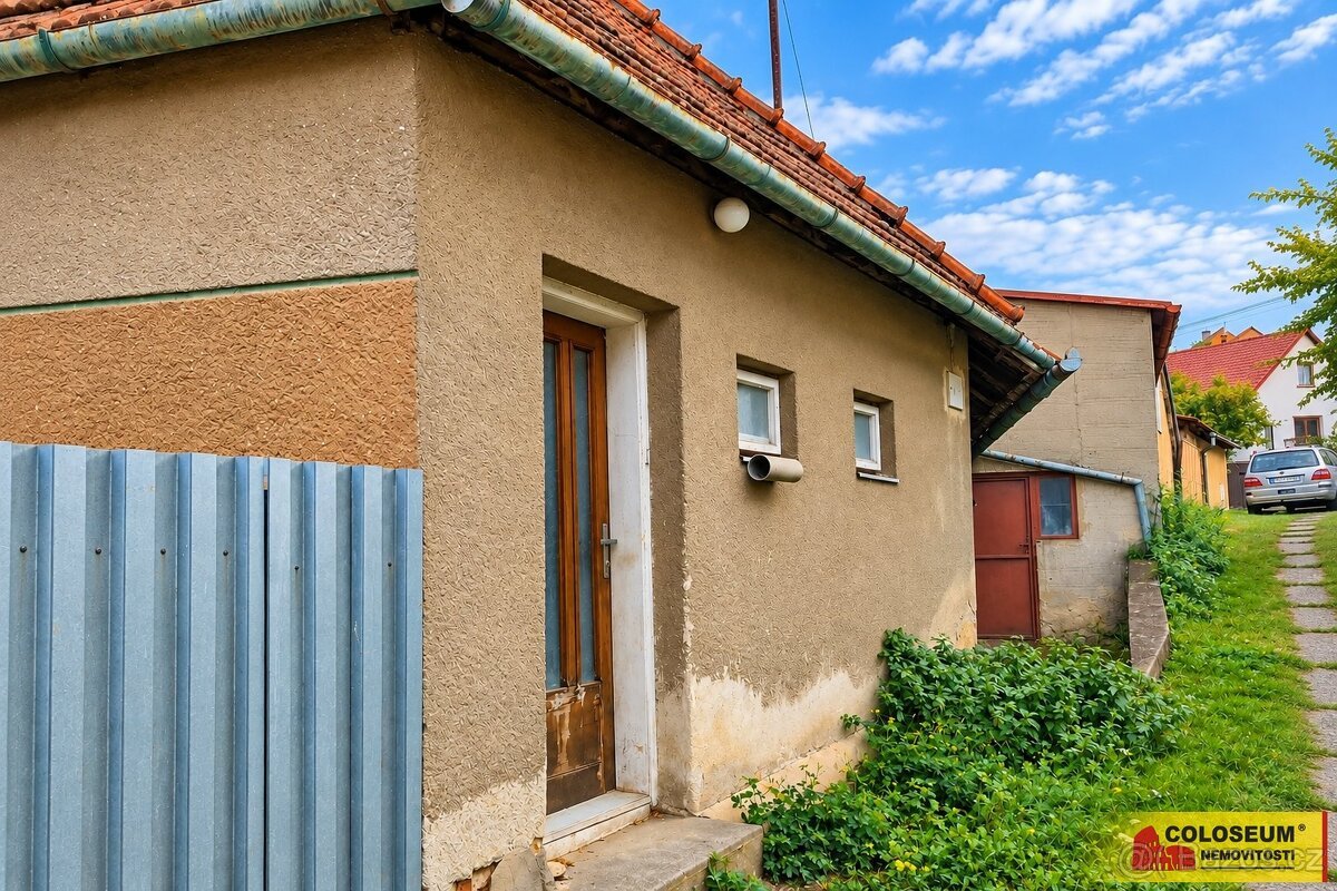 Ostrov u Macochy, pozemek pro výstavbu RD, sítě - pozemek