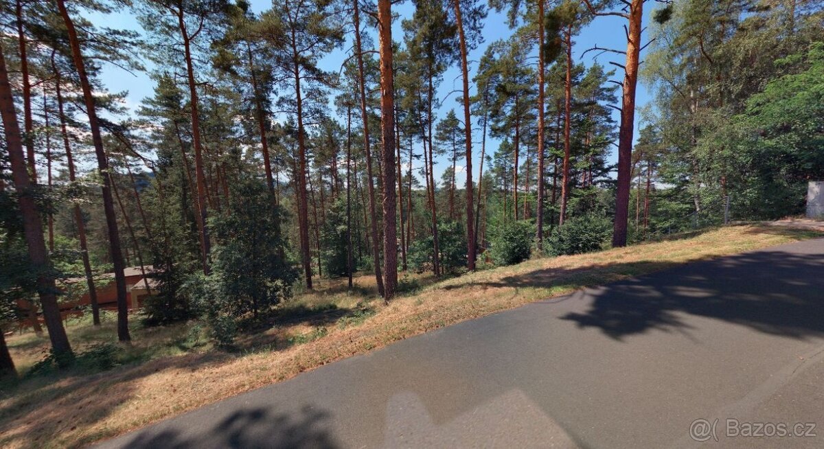 STAVEBNÍ POZEMEK u Hamerského jezera
