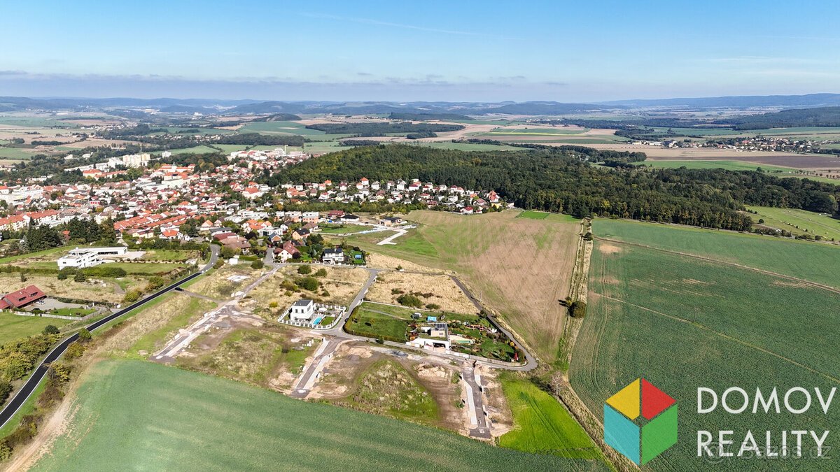 Stavební pozemky 758–1 099 m² s výhledem na Brdy; Hořovice