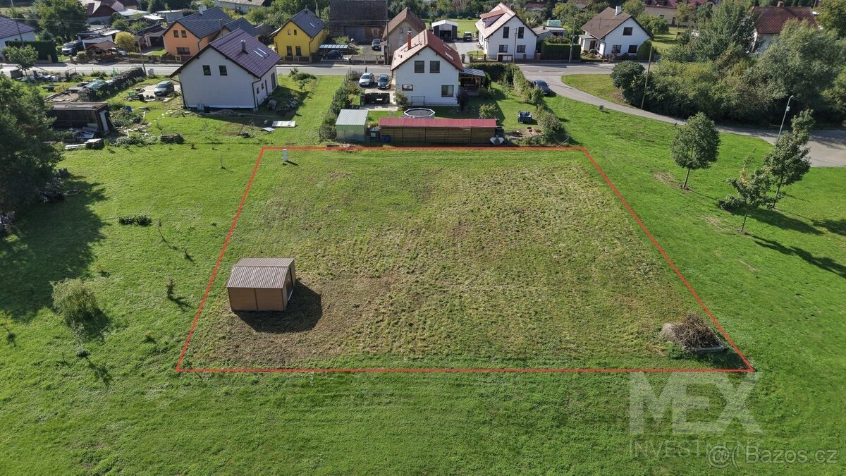 Prodej stavebního pozemku 999 m² – obec Sadová