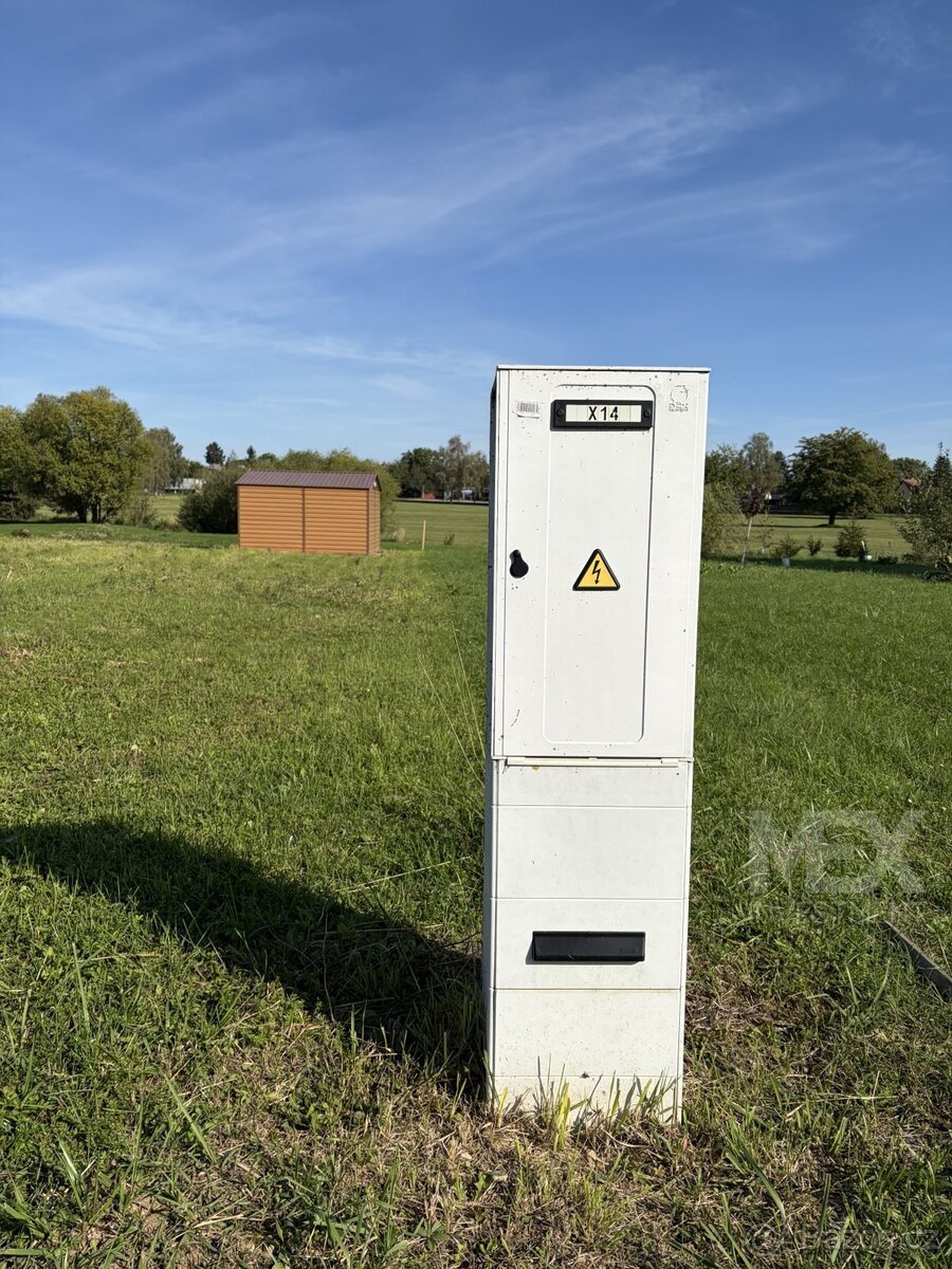 Prodej stavebního pozemku 999 m² – obec Sadová