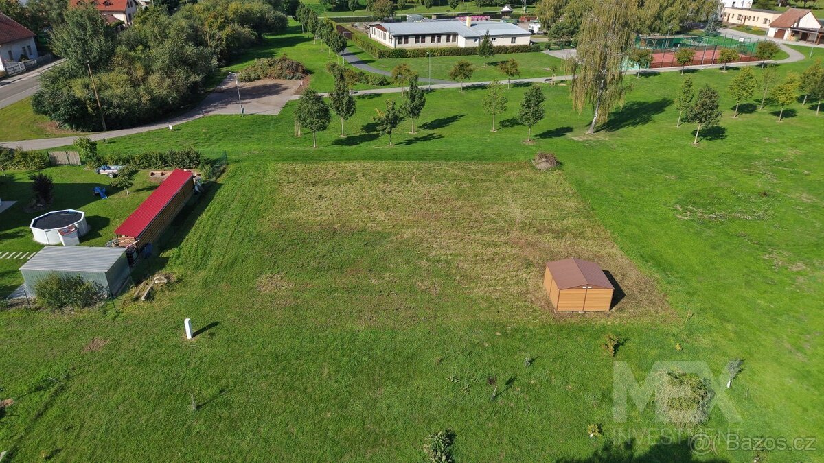 Prodej stavebního pozemku 999 m² – obec Sadová