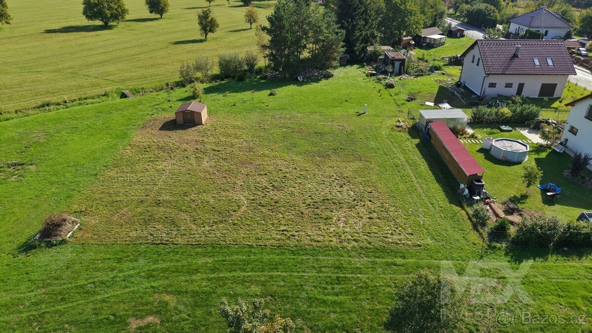 Prodej stavebního pozemku 999 m² – obec Sadová
