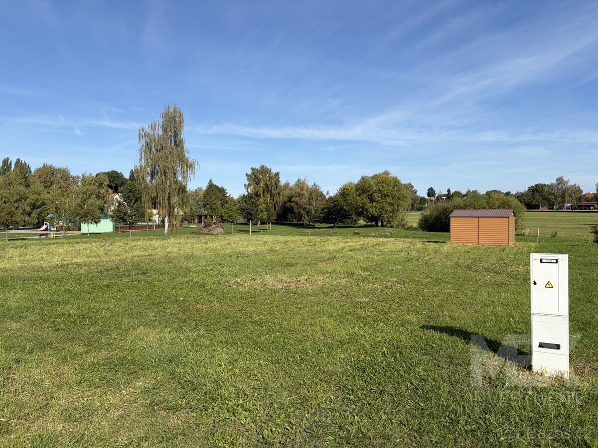 Prodej stavebního pozemku 999 m² – obec Sadová