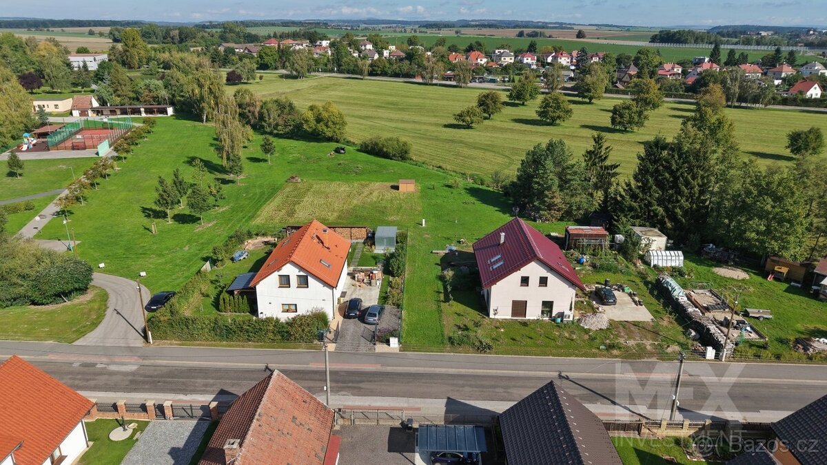 Prodej stavebního pozemku 999 m² – obec Sadová