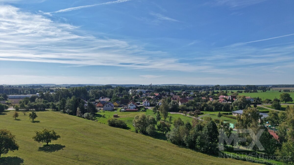 Prodej stavebního pozemku 999 m² – obec Sadová