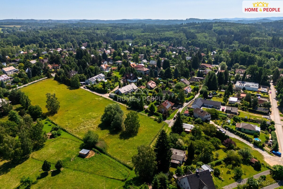Prodej stavebního pozemku 2466 m2, Kamenice u Prahy