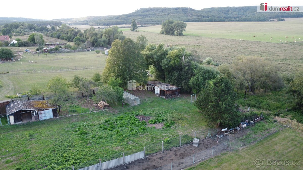 Prodej stavebního pozemku 810 m2 - Vroutek