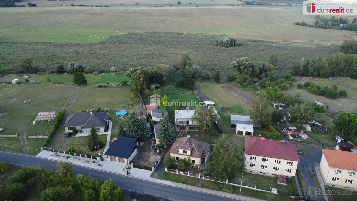 Prodej stavebního pozemku 810 m2 - Vroutek