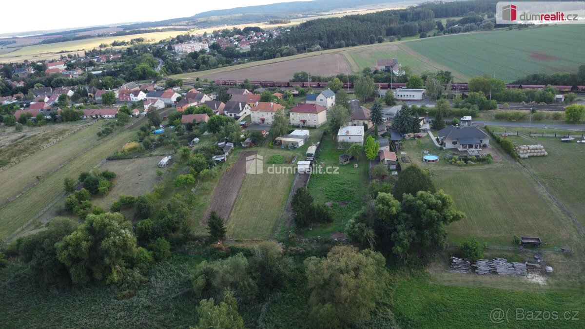 Prodej stavebního pozemku 810 m2 - Vroutek