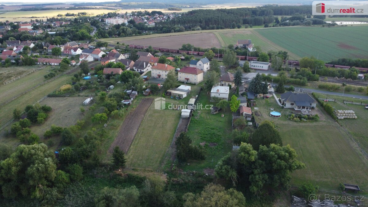 Prodej stavebního pozemku 810 m2 - Vroutek