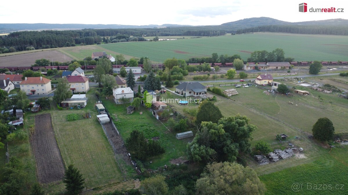 Prodej stavebního pozemku 810 m2 - Vroutek
