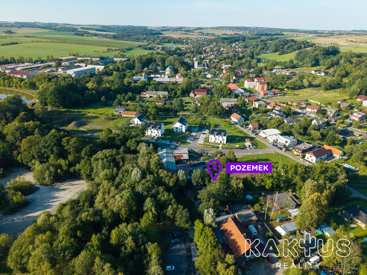 Exkluzivní stavební pozemek s perfektní dostupností do Ostra