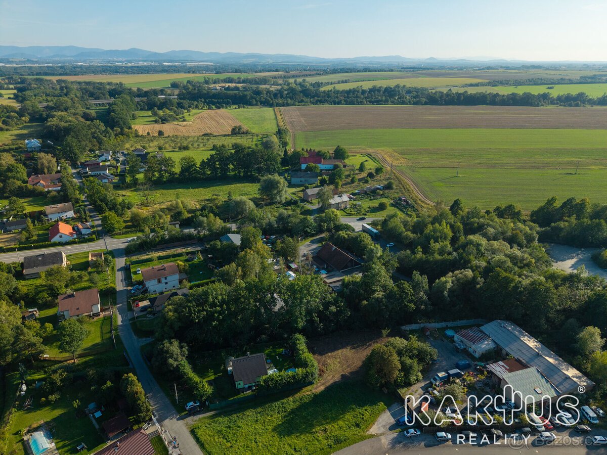 Exkluzivní stavební pozemek s perfektní dostupností do Ostra