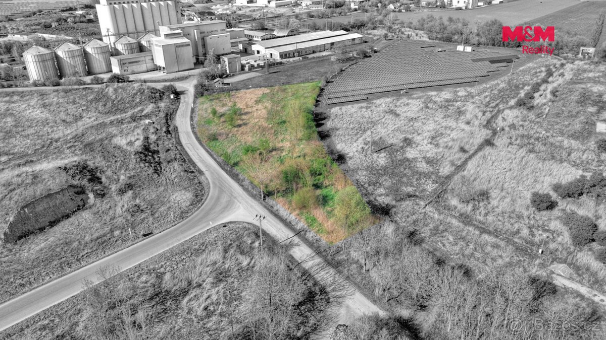 Prodej komerčního pozemku 5275 m2 ve Smiřicích