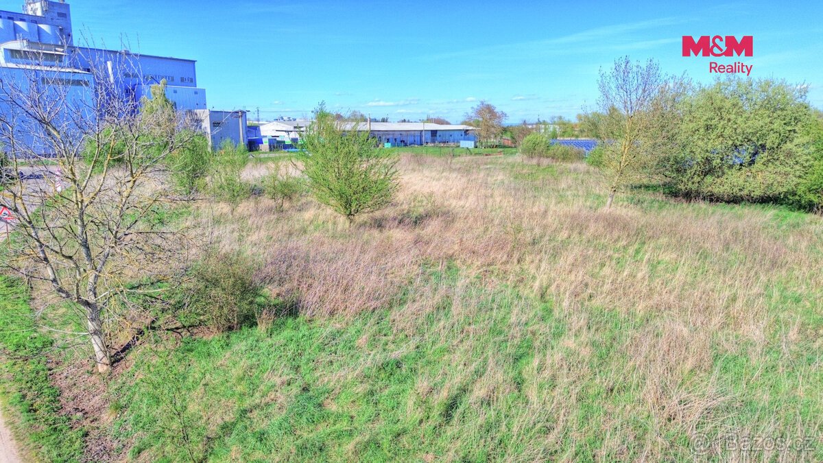 Prodej komerčního pozemku 5275 m2 ve Smiřicích