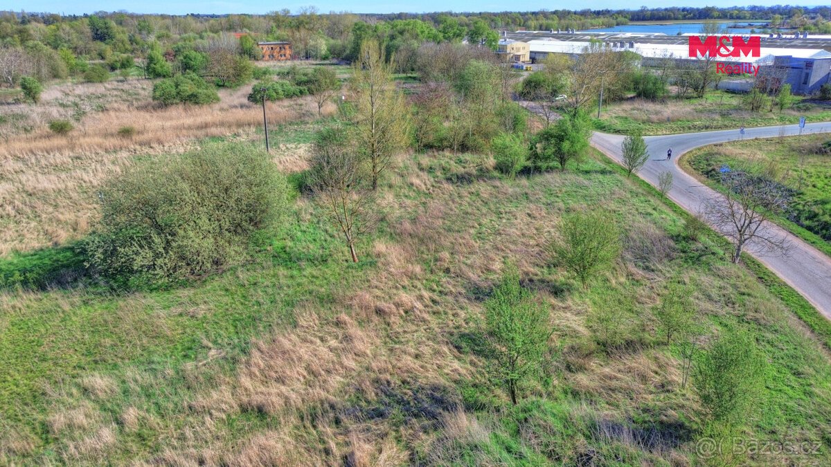 Prodej komerčního pozemku 5275 m2 ve Smiřicích