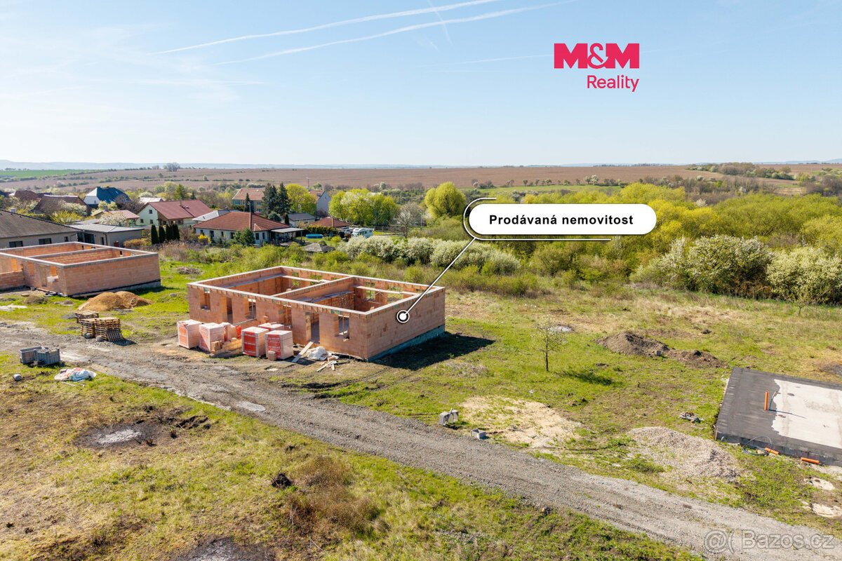 Prodej pozemku s hrubou stavbou k bydlení, 836 m², Hrušovany
