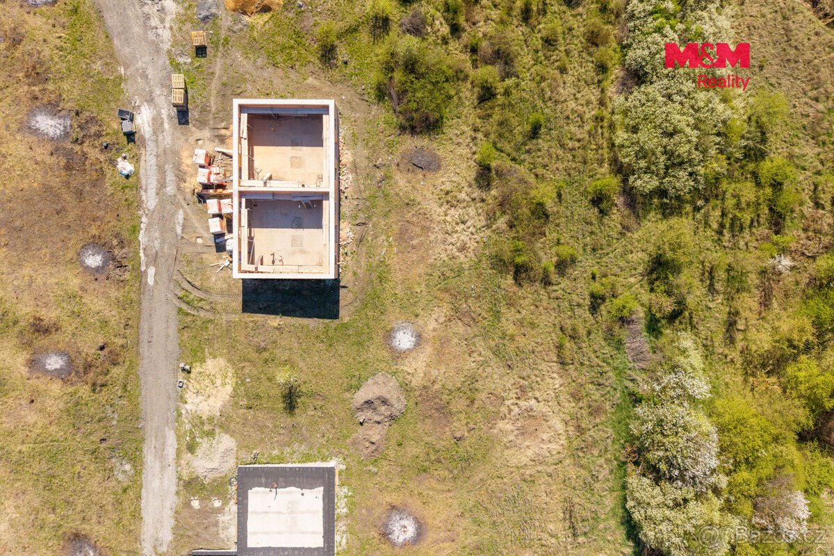 Prodej pozemku s hrubou stavbou k bydlení, 836 m², Hrušovany