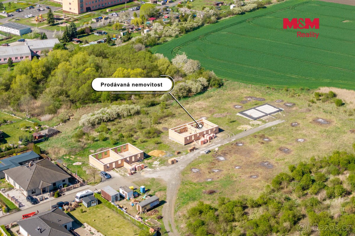 Prodej pozemku s hrubou stavbou k bydlení, 836 m², Hrušovany
