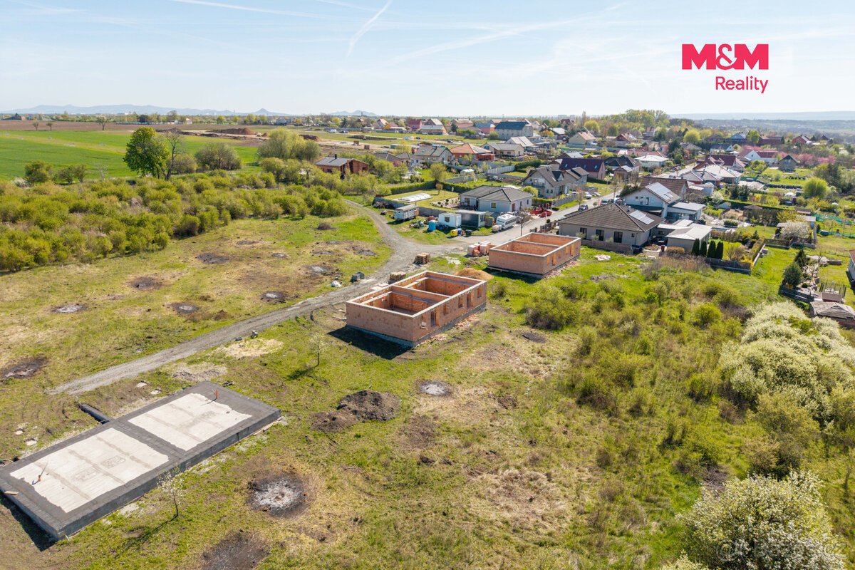 Prodej pozemku s hrubou stavbou k bydlení, 836 m², Hrušovany