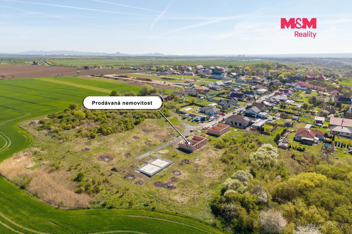 Prodej pozemku s hrubou stavbou k bydlení, 836 m², Hrušovany