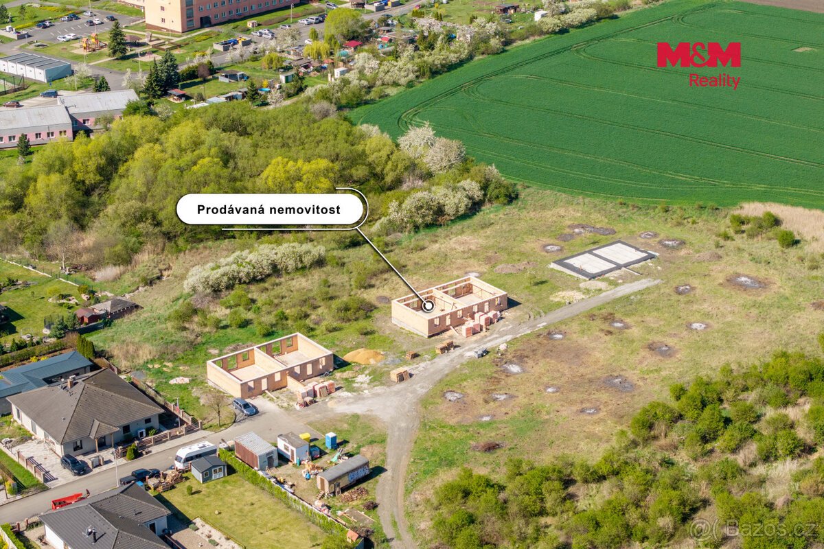 Prodej pozemku s hrubou stavbou k bydlení, 831 m², Hrušovany