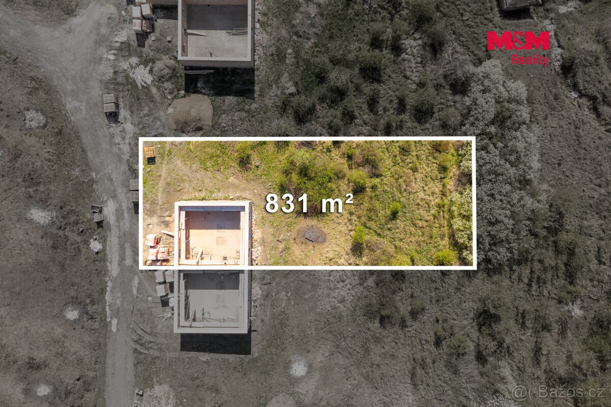 Prodej pozemku s hrubou stavbou k bydlení, 831 m², Hrušovany
