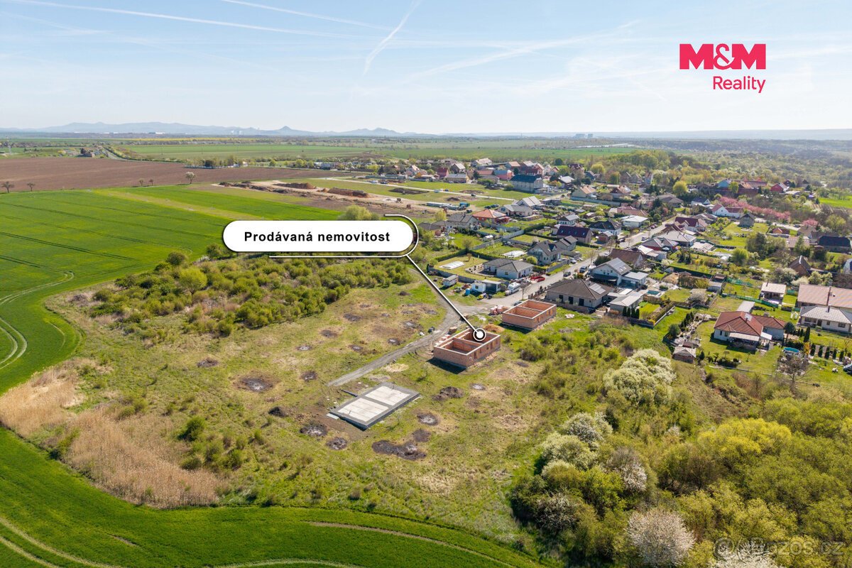 Prodej pozemku s hrubou stavbou k bydlení, 831 m², Hrušovany