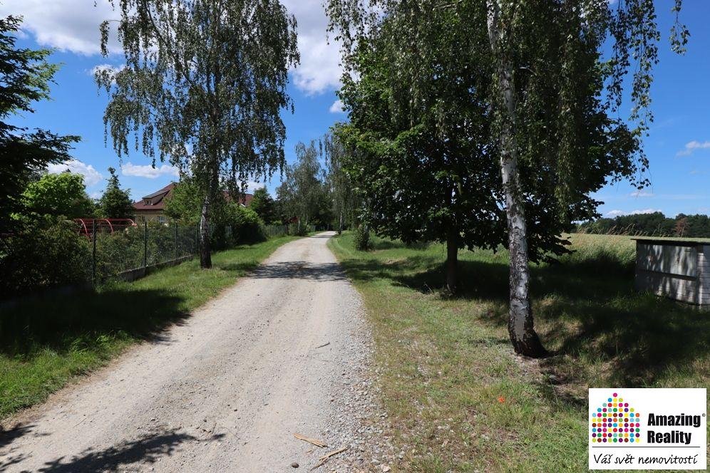 Prodej pozemku o celkové výměře 6.704 m2, v obci Zvíkovské P
