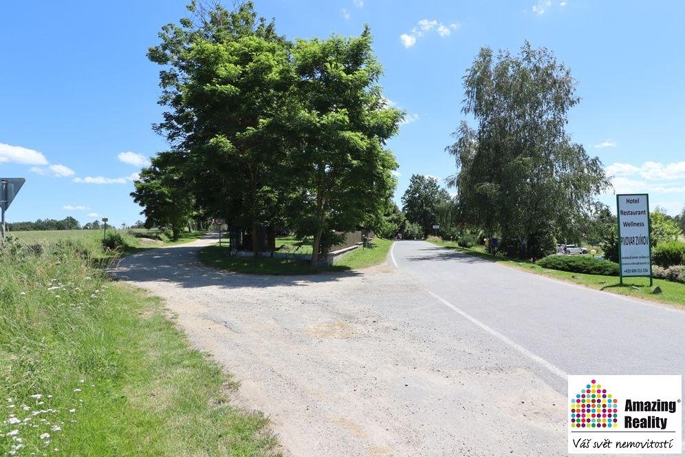 Prodej pozemku o celkové výměře 6.704 m2, v obci Zvíkovské P