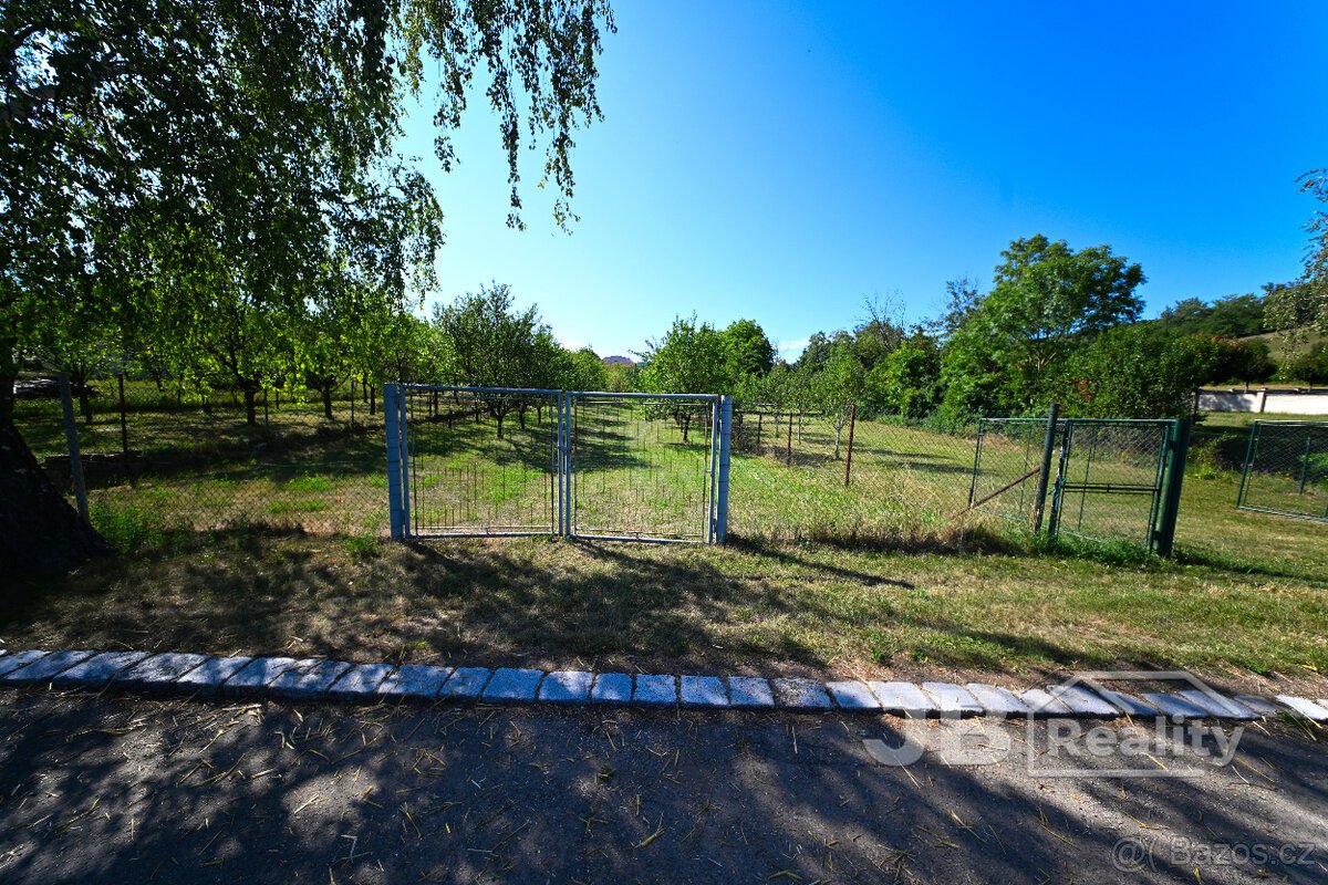 Prodej stavebního pozemku 2268 m2 v obci Korytná, Uh.Brod/UH