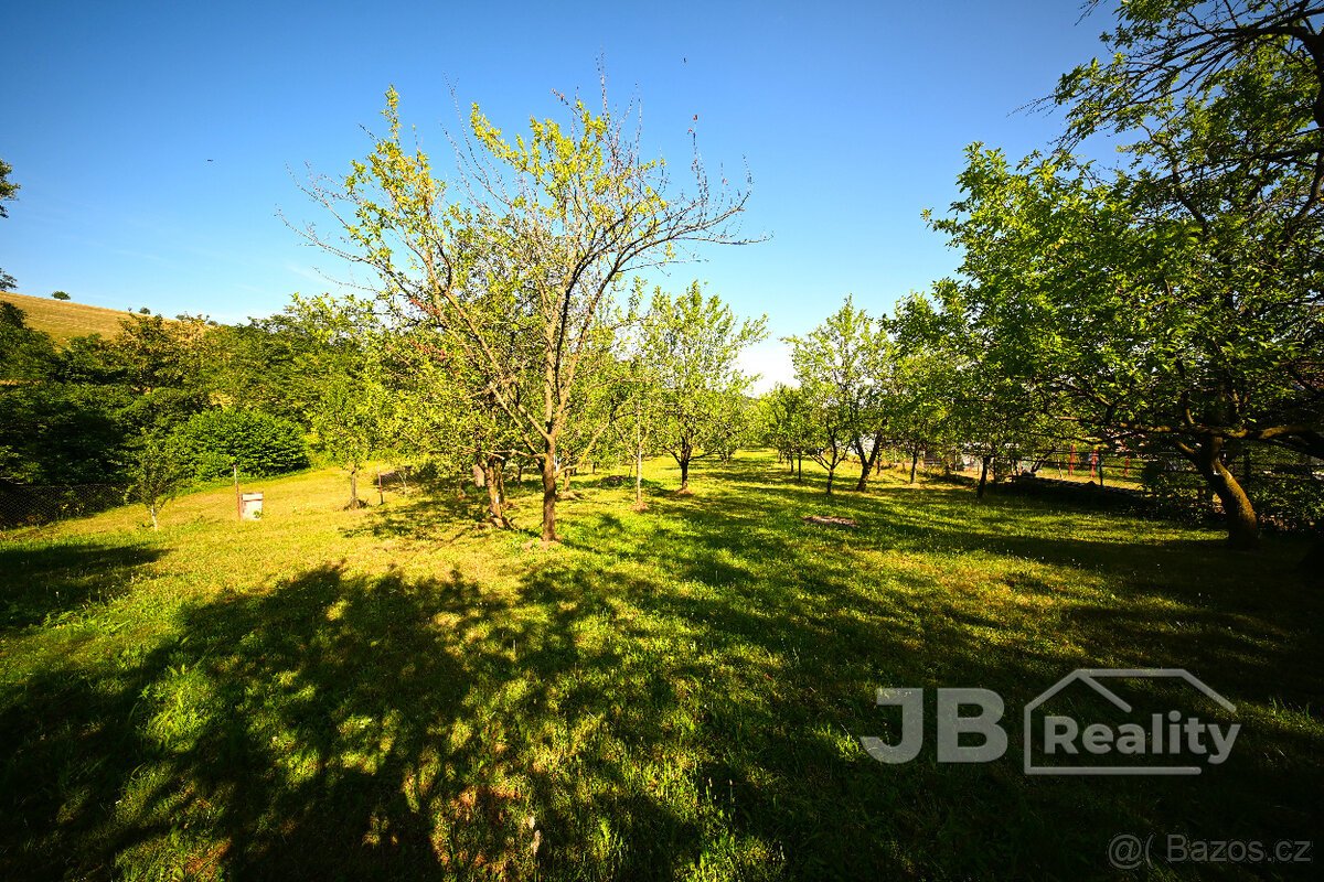 Prodej stavebního pozemku 2268 m2 v obci Korytná, Uh.Brod/UH