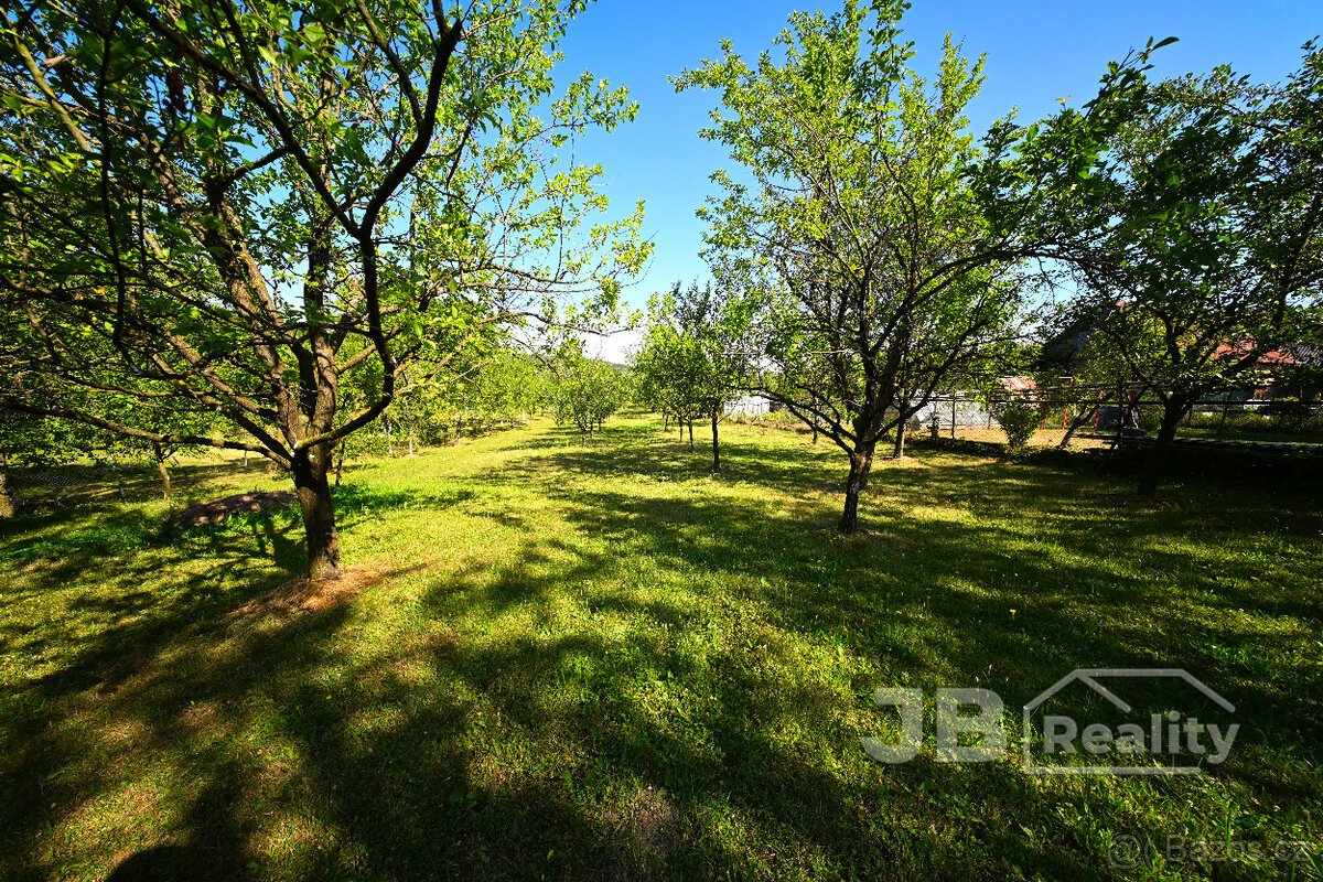Prodej stavebního pozemku 2268 m2 v obci Korytná, Uh.Brod/UH