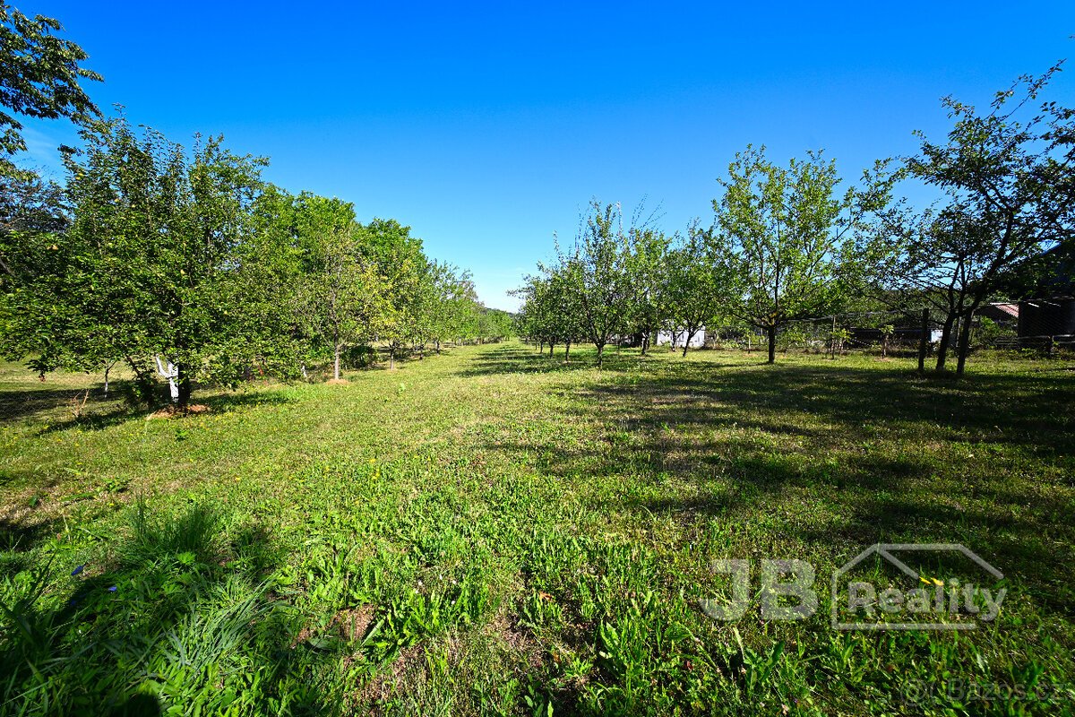 Prodej stavebního pozemku 2268 m2 v obci Korytná, Uh.Brod/UH