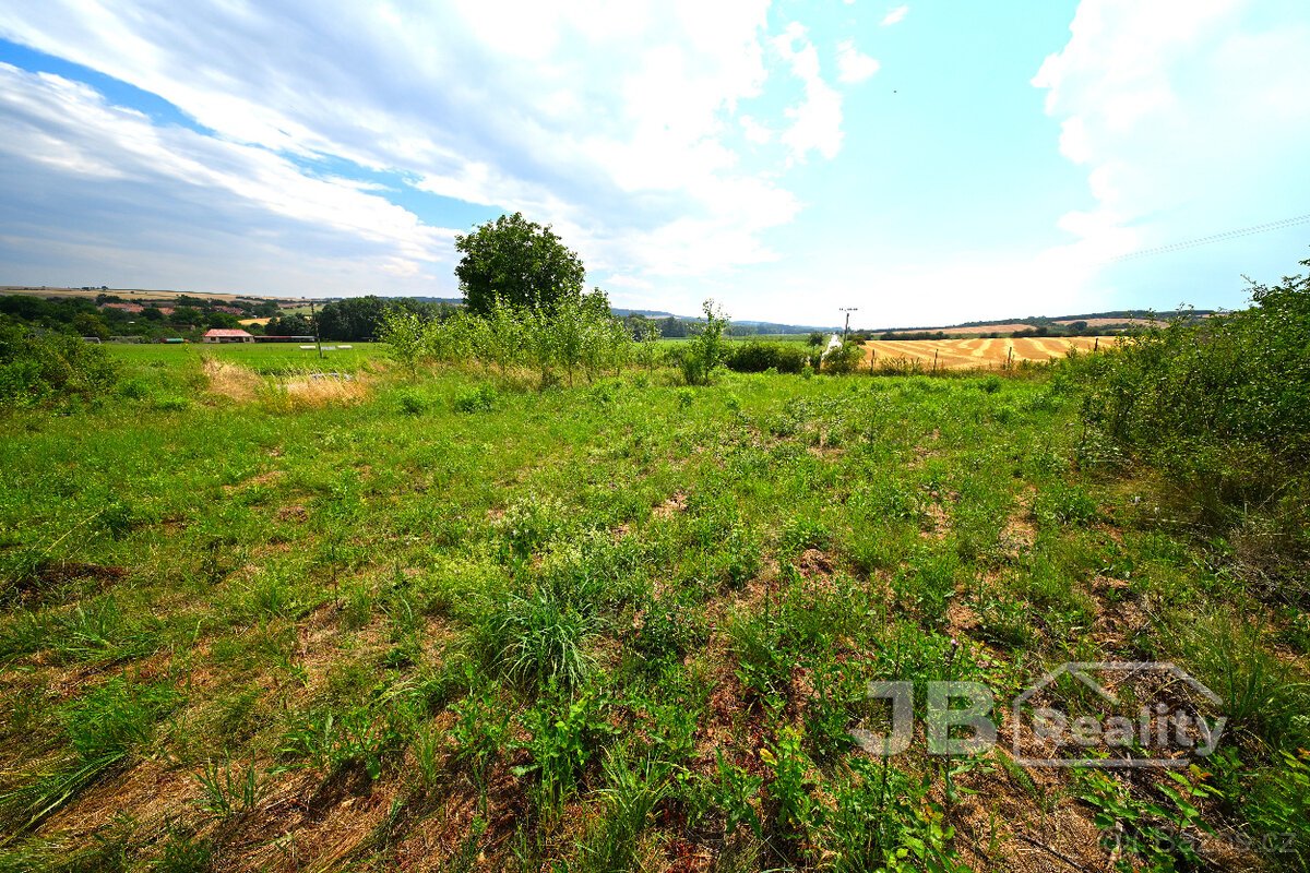 Prodej stavebního pozemku 2249 m² Zlobice