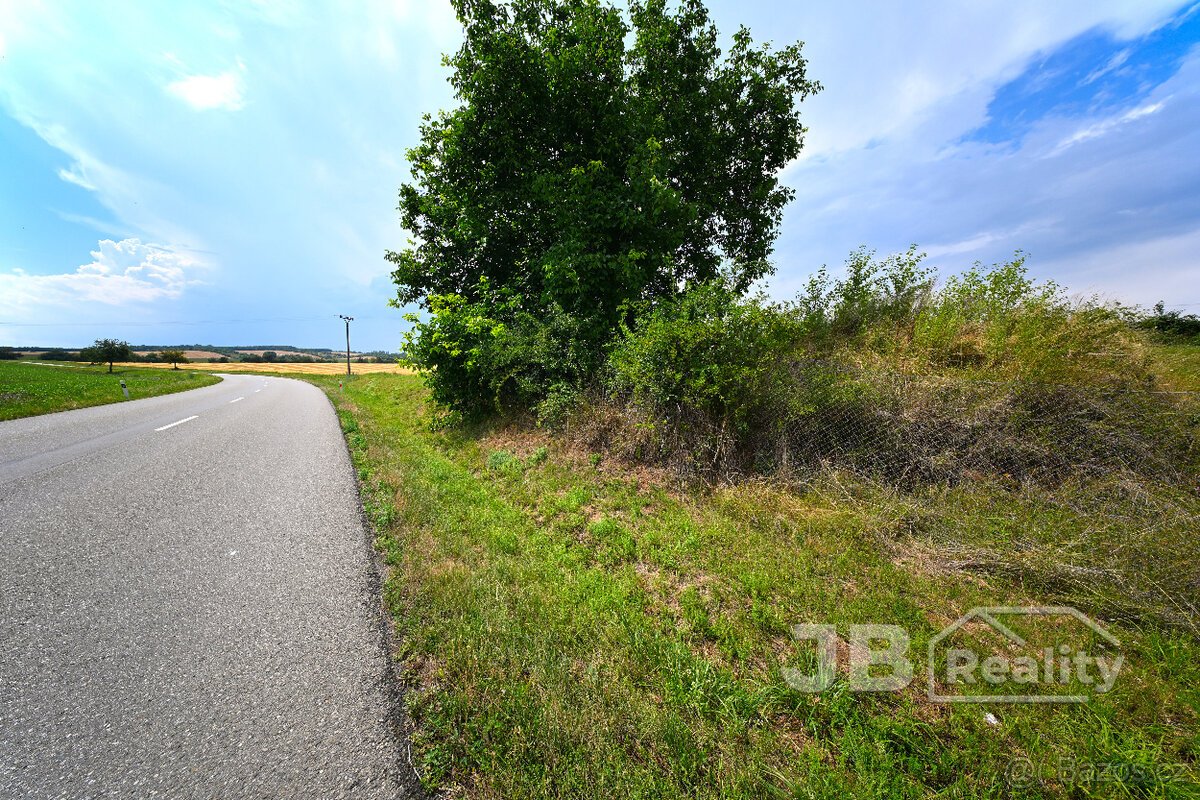 Prodej stavebního pozemku 2249 m² Zlobice