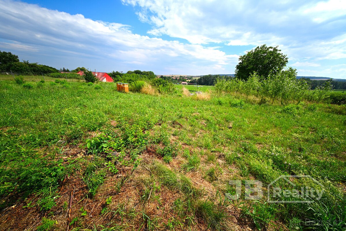 Prodej stavebního pozemku 2249 m² Zlobice