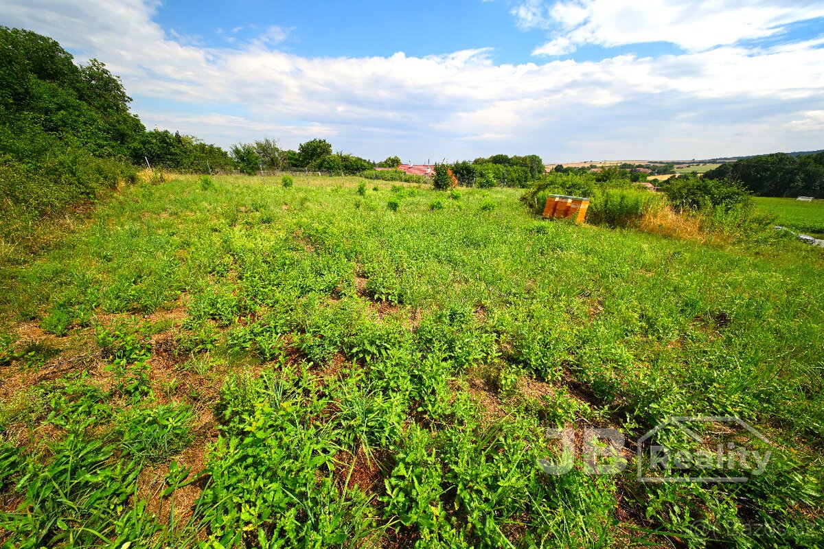 Prodej stavebního pozemku 2249 m² Zlobice