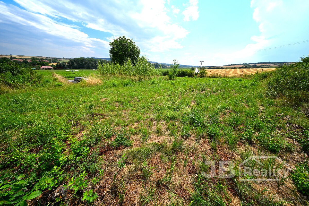 Prodej stavebního pozemku 2249 m² Zlobice