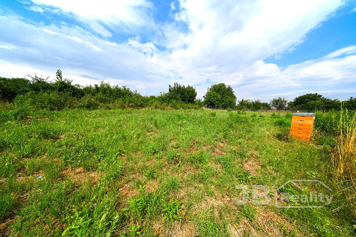 Prodej stavebního pozemku 2249 m² Zlobice
