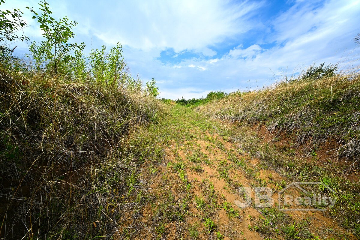 Prodej stavebního pozemku 2249 m² Zlobice