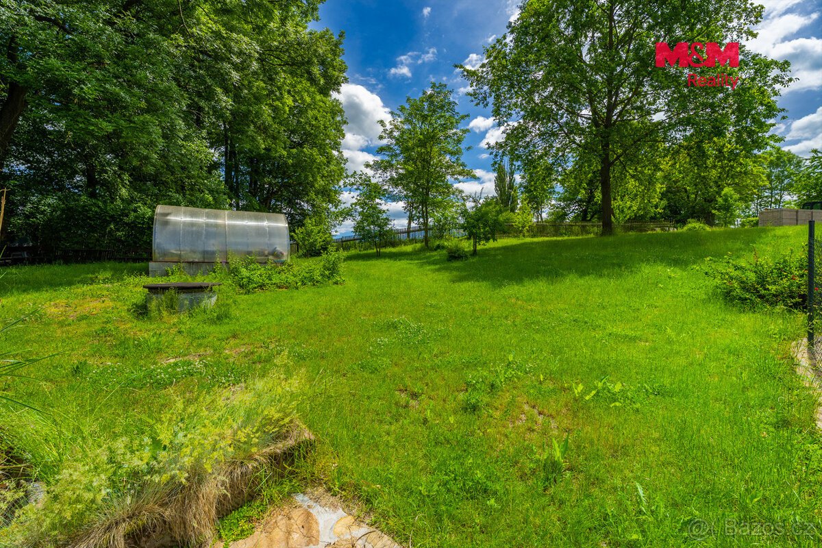 Prodej pozemku k bydlení, 1022 m², Nesměň u Zásmuk