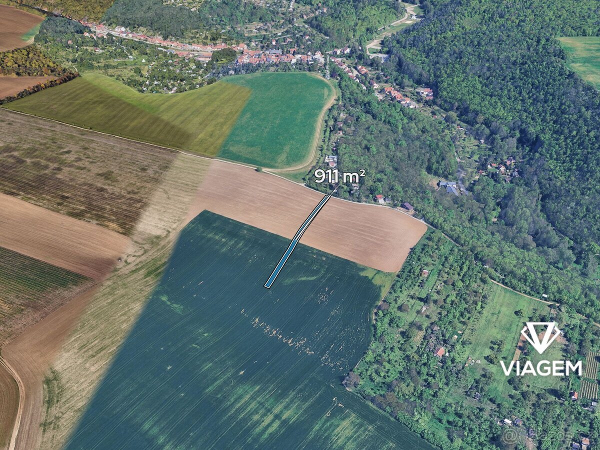 Pole 911 m², Podíl 33 % o výměře 304 m²