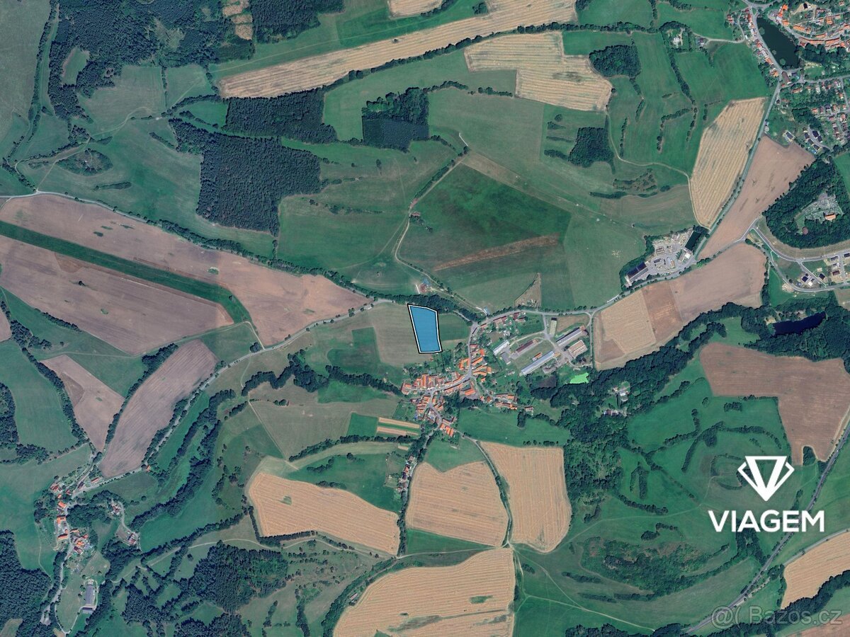 Pole 9 876 m², Podíl 22 % o výměře 2 195 m²