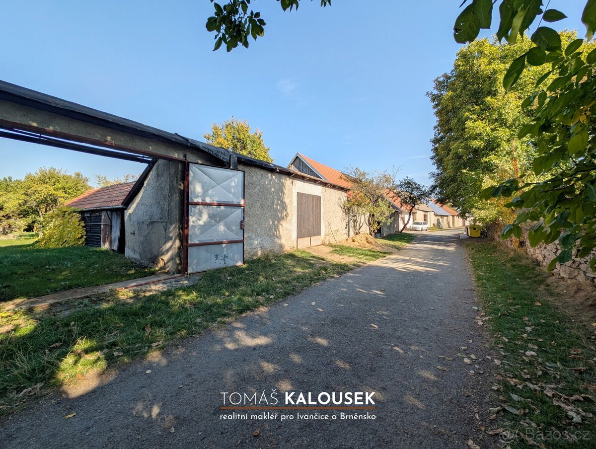 Stavební pozemek 606 m² v Mohelně: Ideální místo pro stavbu 
